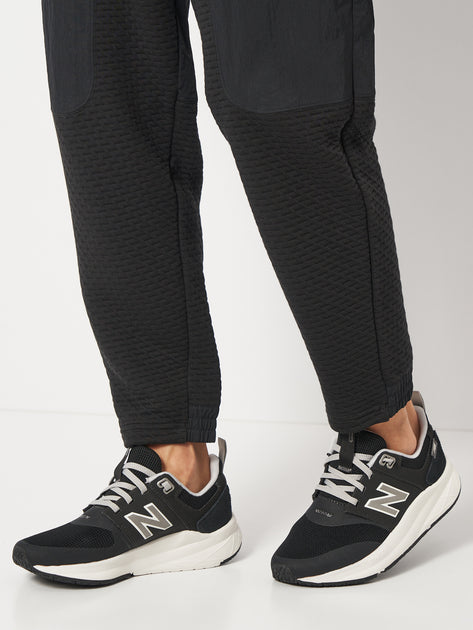 Women's Wide Fit New Balance UA900D Running Trainers