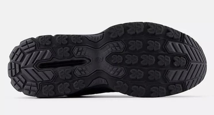 Mens Wide Fit New Balance M410 Trainers in Black - Image 1