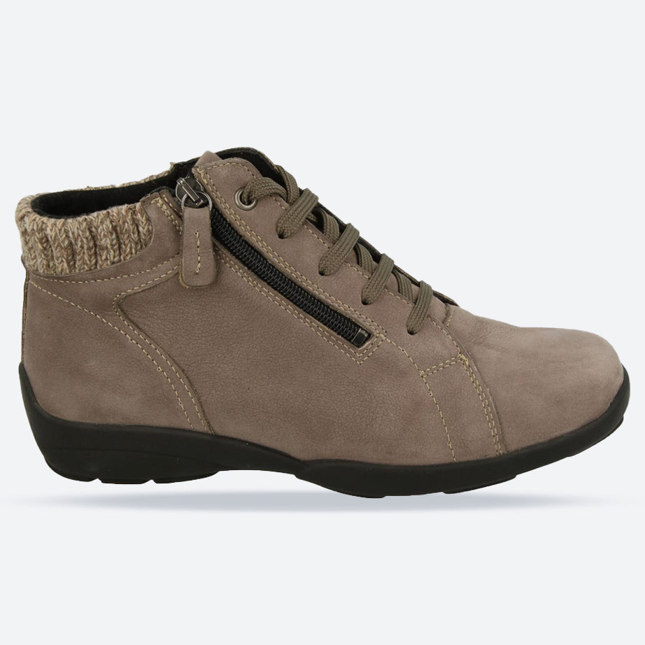 Womens Wide Fit DB Andes Boots in Black - Image 15