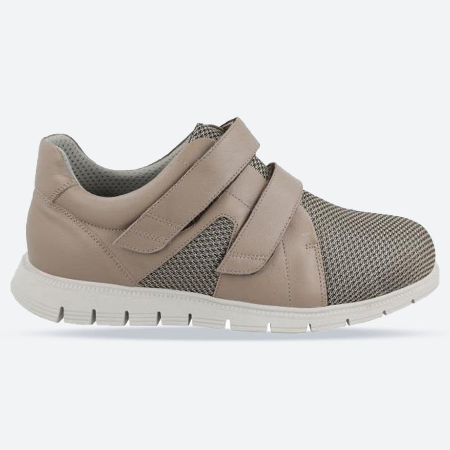 Men's Wide Fit DB Fraser Shoes in Black - Image 16