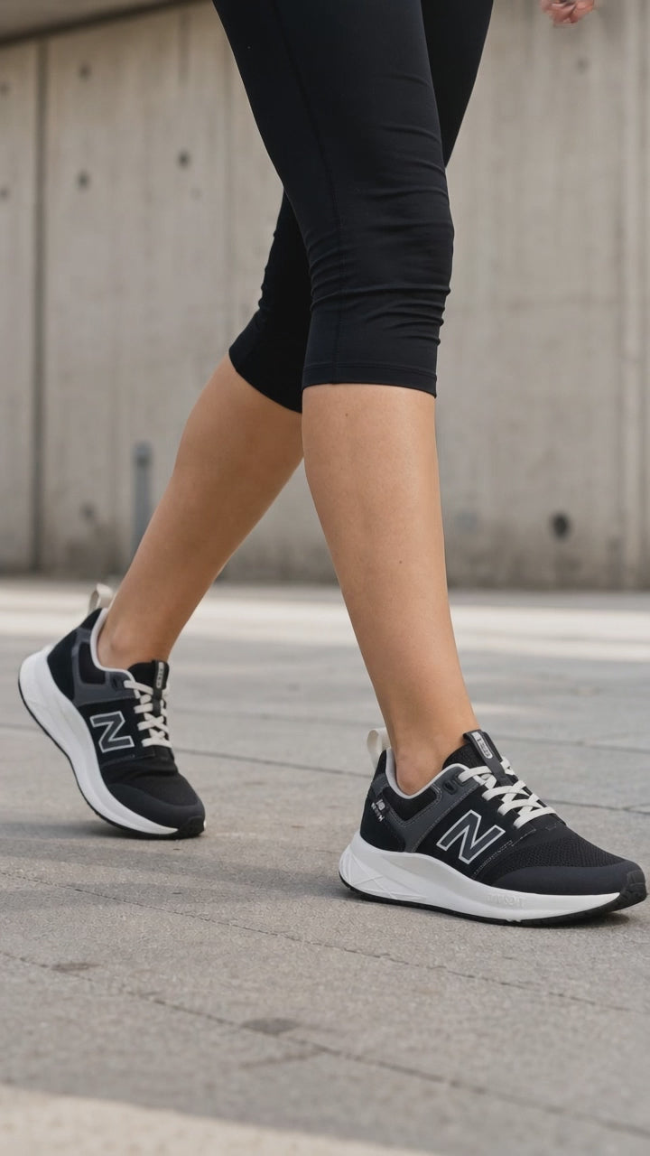 Women's Wide Fit New Balance Dynasoft U9005G9 Walking/Running Trainers in Black - Image 3