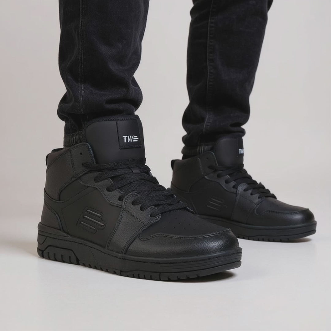 Men's Wide Fit Tredd Well Beckham Boots in White/Black - Image 10