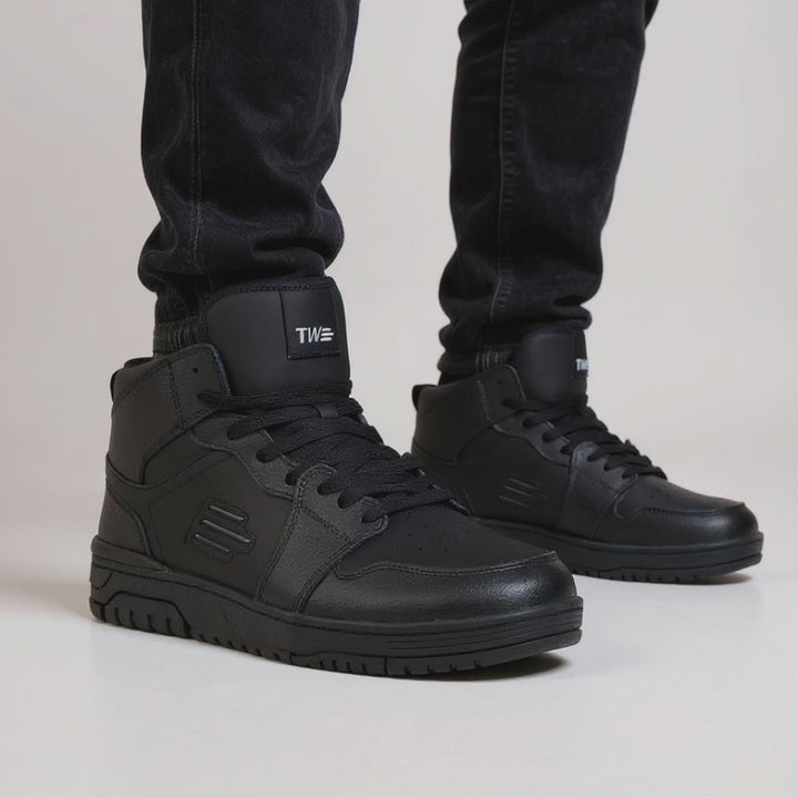 Men's Wide Fit Tredd Well Beckham Boots in White/Black - Image 1