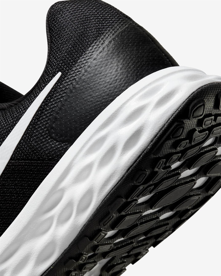 Men's Wide Fit Nike DD8475-003 Revolution 6 Running Trainers in Black/White - Image 1
